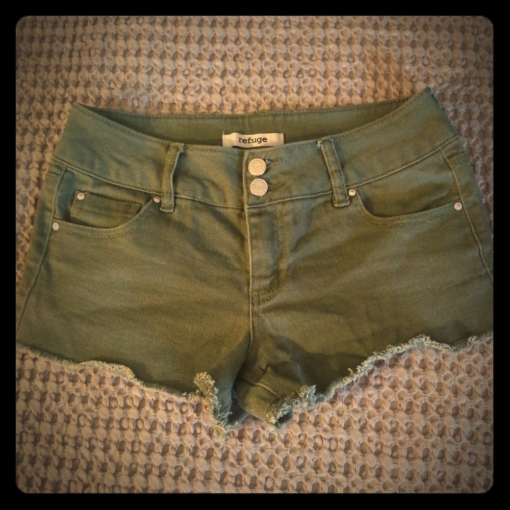 Refuge very short shorts camo green